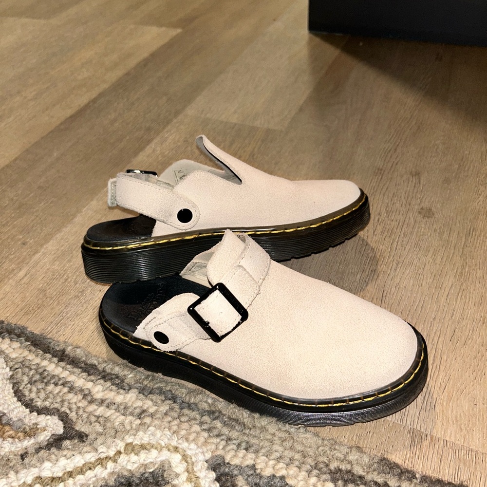 Dr. Martens Carlson Clogs Beige Suede